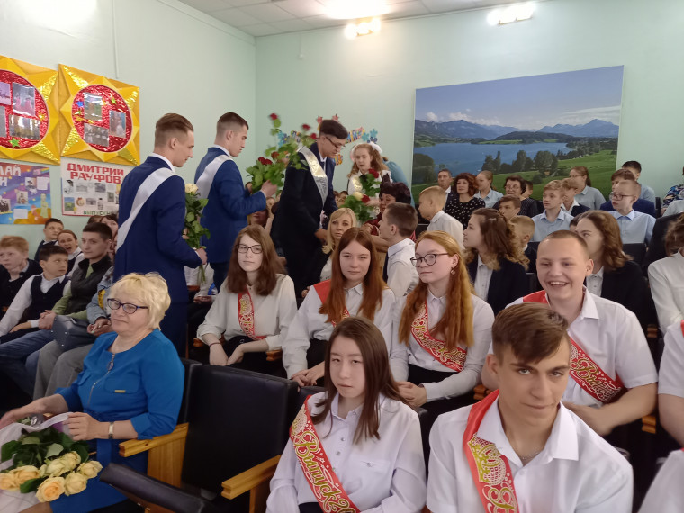 25 мая 2022 г. прозвенел Последний звонок для наших выпускников.
